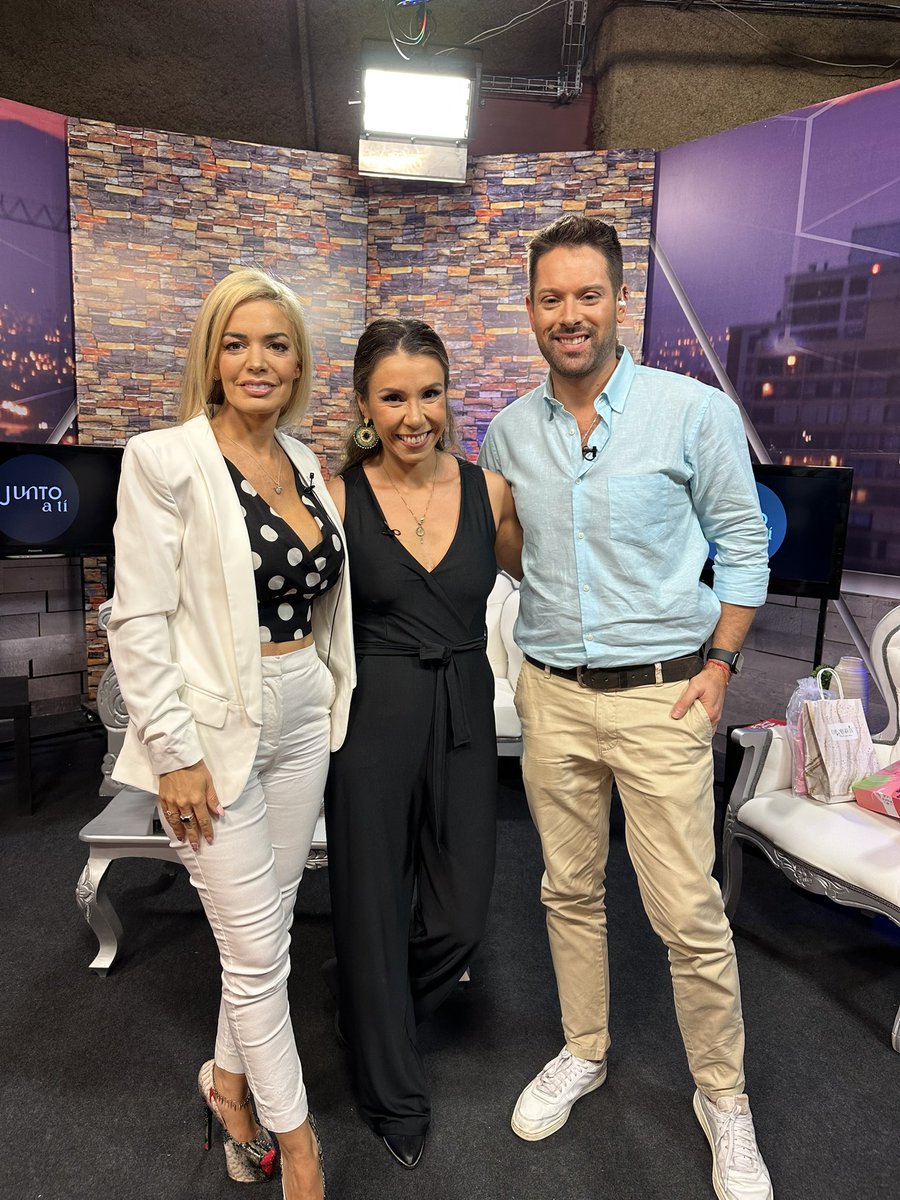 En el capítulo de hoy de Junto a ti nos acompaño Cecilia Gutierrez. Si te lo perdiste en canal Vive. Te dejo el link de YouTube 
youtu.be/A9NW16GEvVg