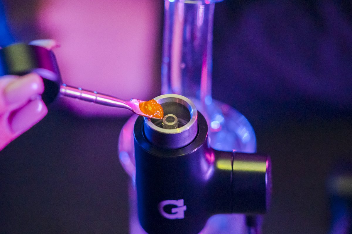 420easystreet's tweet photo. I want to get Hyer! Celebrate 420 with the G Pen Hyer Vaporizer! @gpen #hyer #concentrates #driedherb #vaporizer #waterpipes #handpipes #freezepipes #ceramicpipes #bongs #gravitron #gravitybong #gravityinfuser #fourtwenty #420easystreet #gpen https://t.co/phdZ931BOA https://t.co/V49CobzDyZ