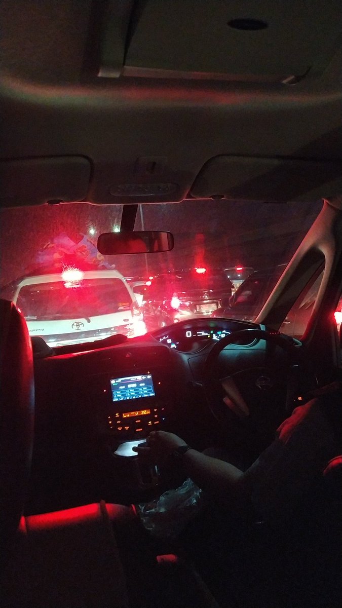 Tiarakharisma's tweet photo. Gaes yg mau lwt cikampek jgn lewat #mbz ya
Mending lwt bawah aja
Nih br smpe Bekasi udh kek gini.. Jgn tergiur dgn sepinya cikunir dan masuk mbz😂
@TMCPoldaMetro
#InfoMudik2023
#ArusMudik2023 https://t.co/IXupPEX9Aa