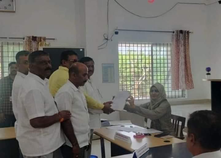 Gabbar0099's tweet photo. BJP tried to ban Hijab in Karnataka, but look where fate brought their candidates.

BJP MLA, KG Bopaiah, had to file his nomination today with a hijab-clad election officer in Virajpet, Karnataka. https://t.co/JEul1ae7qs