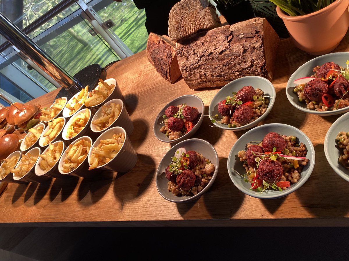 Another top #VillaWorks business networking this evening with delicious food from @Levy_UK  . What a treat to hear from Austin Macphee on <a href="/AVFCOfficial/">Aston Villa</a> set pieces, and the strategy behind the game.