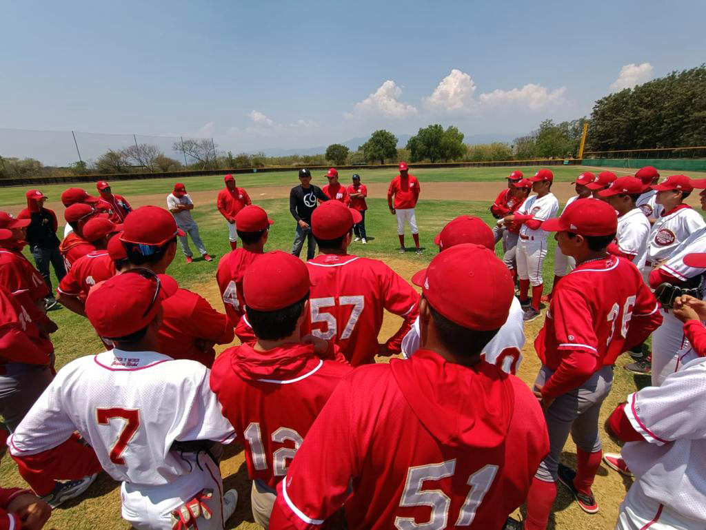cdbijb's tweet photo. Contento por la oportunidad de estar en la Academia de Beisbol "Alfredo Harp Helú" @AcademiaAHH  y compartir con el cuerpo técnico y jóvenes.
#JB10 #Beisbol #integral #lideres #positivos #amistad #scout #platicas #formación #mente https://t.co/EFJo3KPcQt