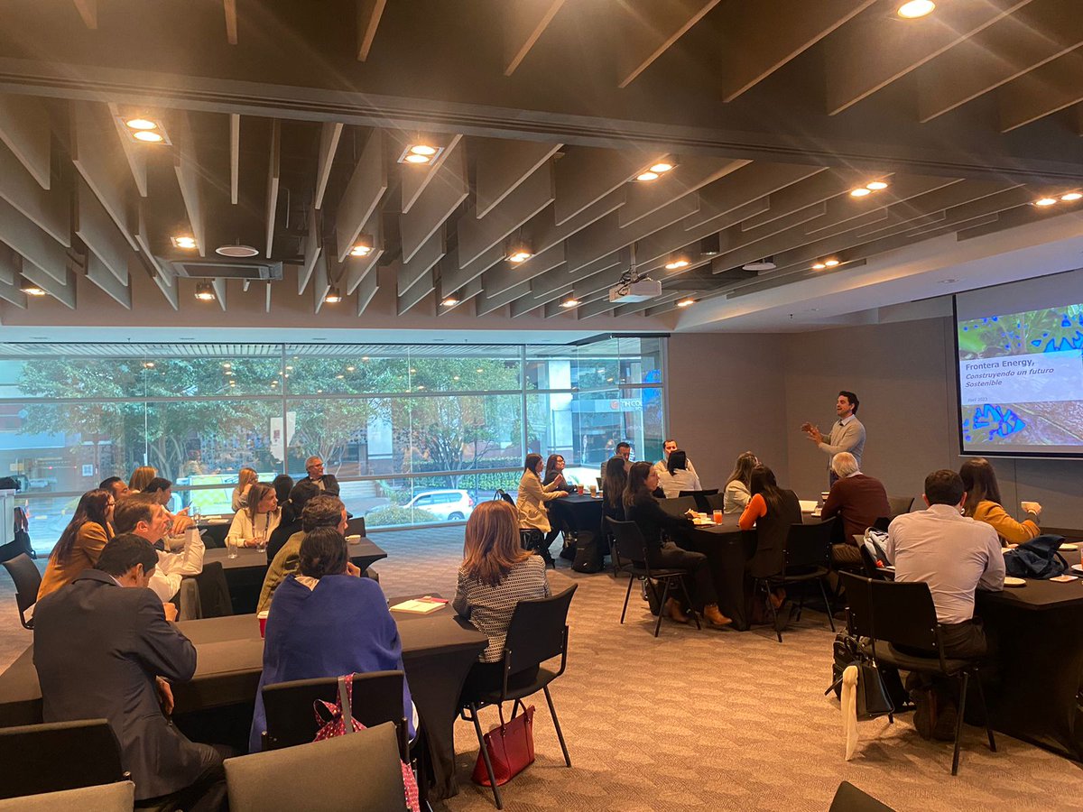 FronteraEnergy's tweet photo. Realizamos un taller con las diferentes áreas de la compañía liderado por nuestro Director de Sostenibilidad, @asarmientogri,  para definir nuestras prioridades de #sostenibilidad y el plan de acción 2023-2033.

#FuturoSostenible #ESG #ASG https://t.co/8G3pOlkrLN