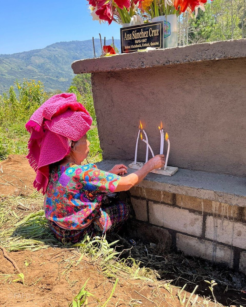 FAFGuatemala's tweet photo. Las osamentas identificadas de los infantes Ana Cruz y Diego Ostuma, junto con 13 osamentas en espera de ser identificadas, víctimas de desplazamientos durante el CAI, fueron recibidas por familiares y comunidad en Aldea Vichibalá, #Cotzal, Quiché; para darles un #EntierroDigno💐 https://t.co/0gusoiRj1d