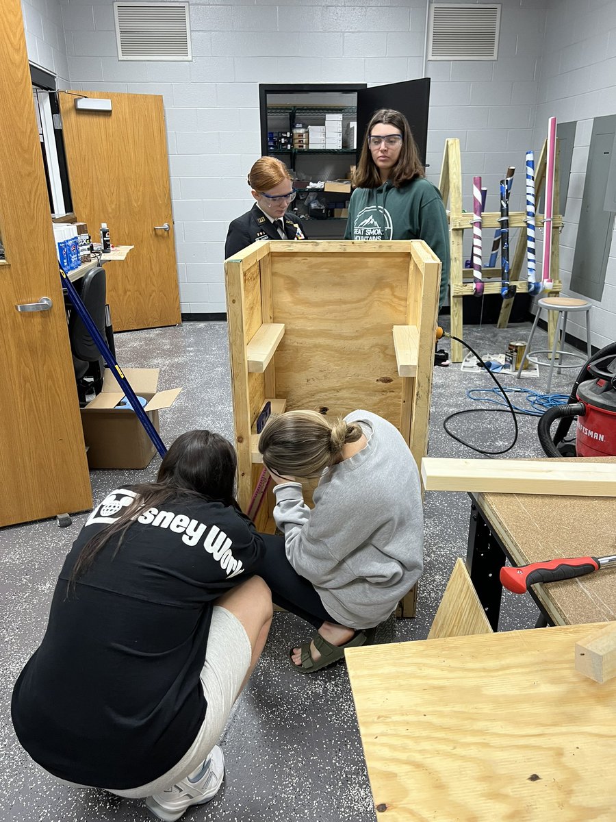 TheMakeryBSD's tweet image. Students in Finite Math have been hard at work on this project and it’s almost done! Mrs. Miller will soon have a nice place for eggs, produce, and goat milk soap pick up!