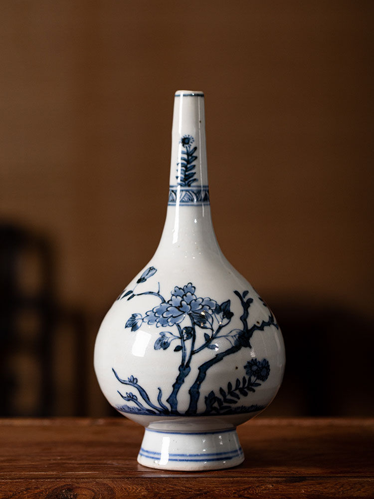 jackree88's tweet photo. Qing Kangxi floral cone handle vase

View auction details, art exhibitions and online catalogs; and collections of contemporary, impressionist or modern art, #Asian antiques #Chinese art.

https://t.co/Qei1LpBTbL

#Chineseauction #artauction #liveauctioneers #chineseporcelain https://t.co/vQIg0w7trx