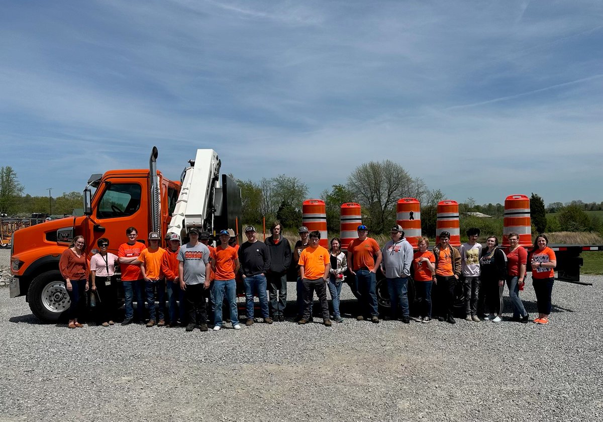 IAScustom's tweet image. Today Site-Safe and IAS enjoyed including a group of local high school students in our National Work Zone Awareness Week Go Orange Day! They got a tour of our facilities and were told the importance of work zone safety. #NWZAW #Orange4Safety