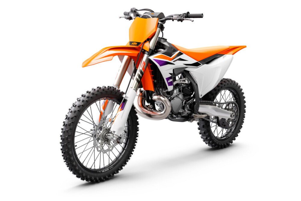 RideDunlop's tweet photo. The 2024 models are starting to roll in… @ktmusa has announced the SX and XC line of bikes, complete with Dunlop MX33 or AT81's once again!
#RideDunlop #RaceDunlop #KTM #MY24 #MX33 #AT81 #ReadyToRace #RideOrange https://t.co/uDQRGcwd4w