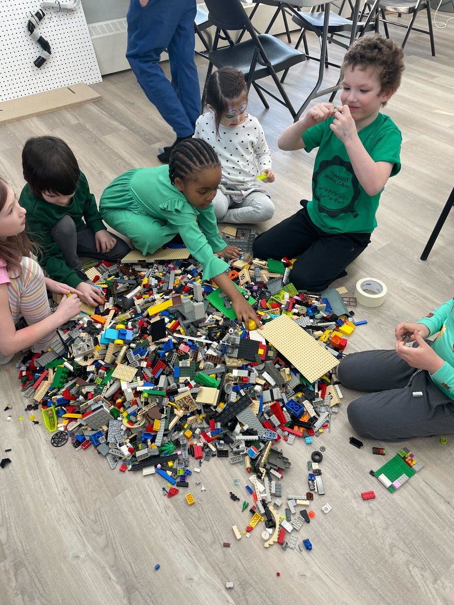 Some people loathe the sound of a Lego bin dumping out on the floor… but we LOVE it! 🧱 Our Iqaluit Makerspace participants have been busy building incredible creations as part of the Friday Lego Challenge after-school program. Learn more: go.pinnguaq.com/MakerspaceProg…