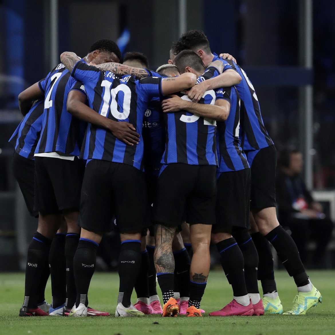 rialev_ms's tweet photo. Chi l’avrebbe detto in quel di agosto,dopo quel girone,con le contemporanee prestazioni in campionato,eppure un percorso netto,entusiasmante ed è SEMIFINALE DOPO TREDICI ANNI BRAVI E GRAZIE RAGAZZI🔥🔥🖤💙 #InterBenfica https://t.co/PQk3wbaBjz