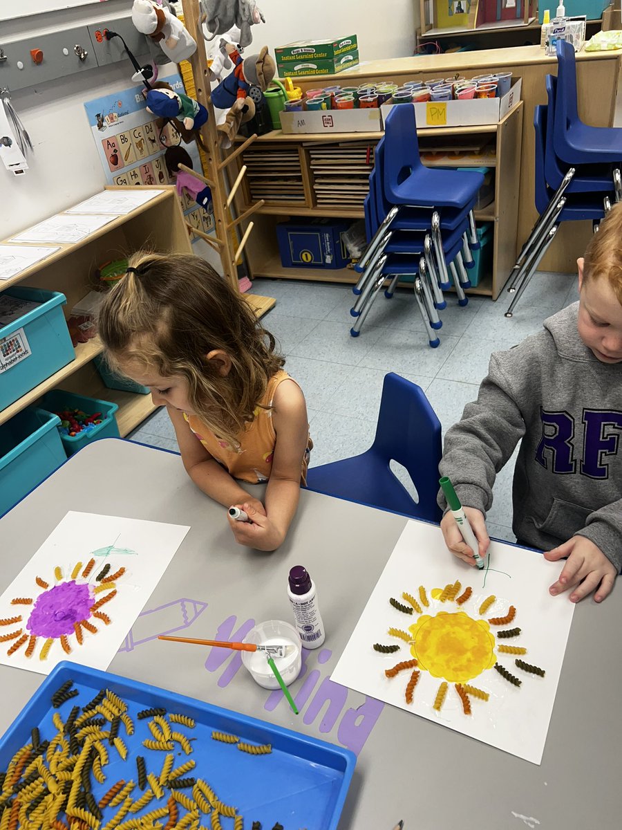 slevin_prek's tweet photo. We made beautiful flowers in group OT! #fhleads #gardenstudy https://t.co/zZr6ymvDzF