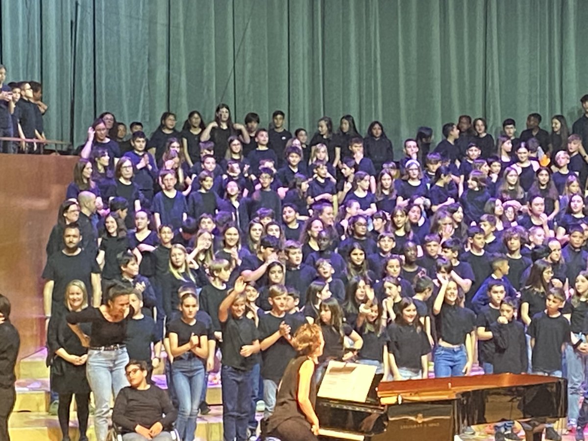 FEP_mac's tweet photo. #cantània2023 #lesportesdelmón #5èdeprimària #artistes MOLTÍSSIMES FELICITATSSS ARTISTES! Experiència per recordar! @escolesFEP @auditoribcn https://t.co/4wFZgtm6pC