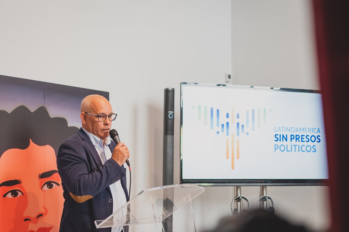 SinPresosPolit's tweet photo. ¡Gracias a las personas panelistas que nos acompañaron en la inauguración de #LatinoaméricaSinPresosPolíticos!
-Enrique Ossorio, Vicepresidente de @ComunidadMadrid 
-@begonavillacis , Vicealcaldesa de Madrid
-Víctor Dueñas, Representante @CUBADECIDE 
-Alejandro González Raga https://t.co/0LT5Arm8Dx