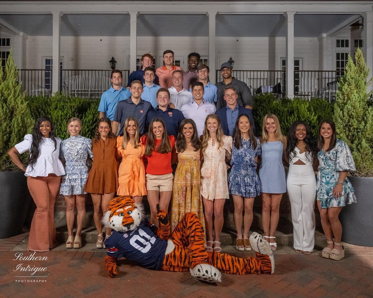 TishAU's tweet photo. Look at them!! We have a new squad! Congrats y’all! ARE YOU READY for the best year ever?! #WarEagle 📷: @SouthernIntrig1 https://t.co/sw0o9Rc9w0