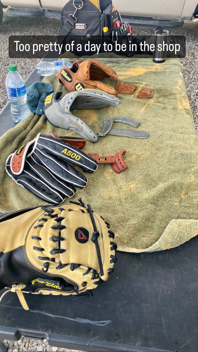 p_latch92's tweet photo. Pop-up shop under the carport.
#latchleather #latchleathernrelace #lacedinlouisiana #bootlaced #glovelove #gloverelace #relace #gloverepair #rawlings #wilson #marucci  #44pro #allstarsports  #baseball #buyfastpitchgloves #gluvluvpalmadhesive #ballplayersbalm #flatbillbaseball https://t.co/xfZryMLTfN
