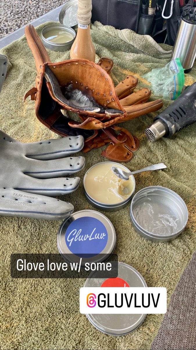 p_latch92's tweet photo. Pop-up shop under the carport.
#latchleather #latchleathernrelace #lacedinlouisiana #bootlaced #glovelove #gloverelace #relace #gloverepair #rawlings #wilson #marucci  #44pro #allstarsports  #baseball #buyfastpitchgloves #gluvluvpalmadhesive #ballplayersbalm #flatbillbaseball https://t.co/xfZryMLTfN