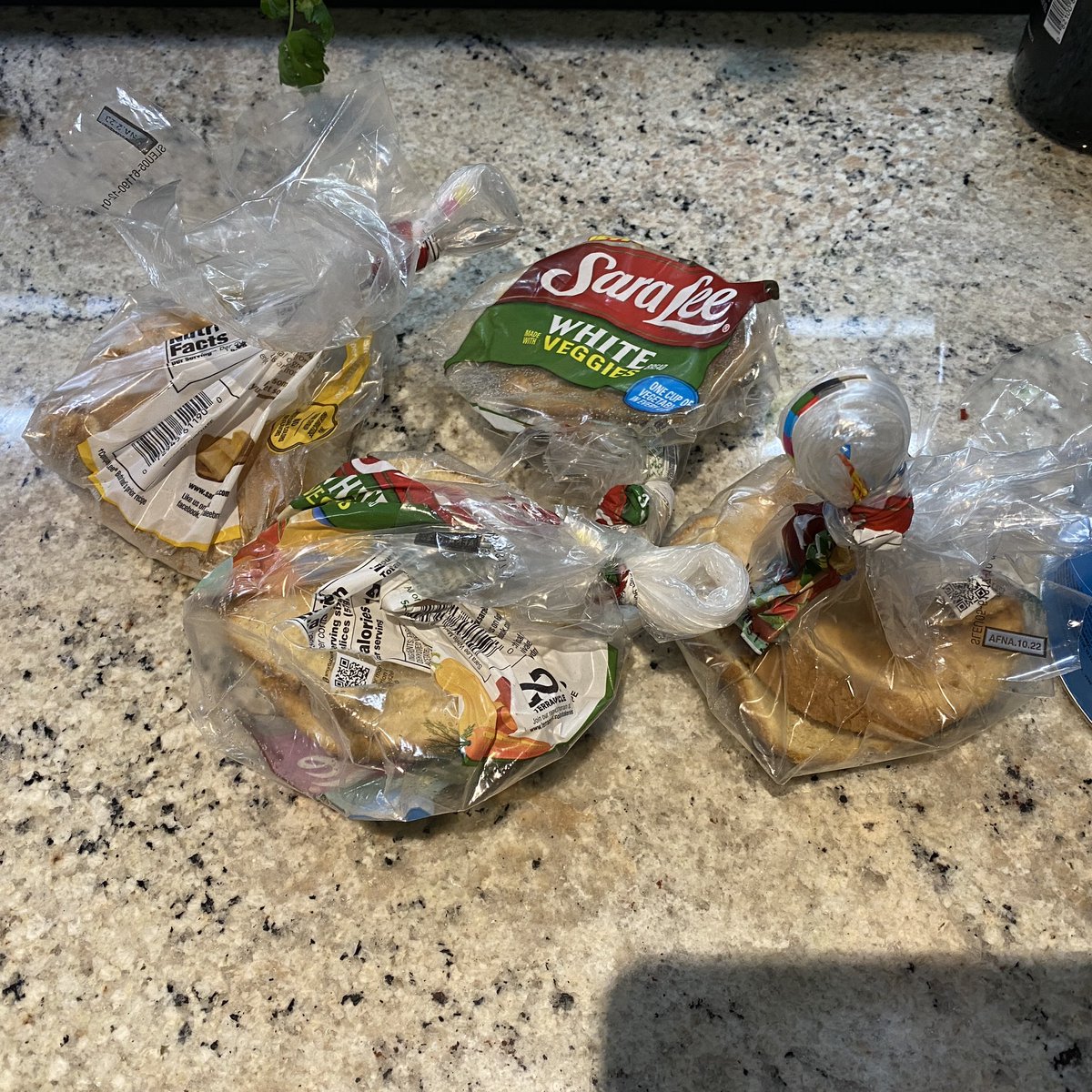 pearlpixel's tweet photo. Anyone else save all your bread butts in the freezer for french toast? 

The day has arrived 🙌🏻 https://t.co/NTY3uzp7Ws