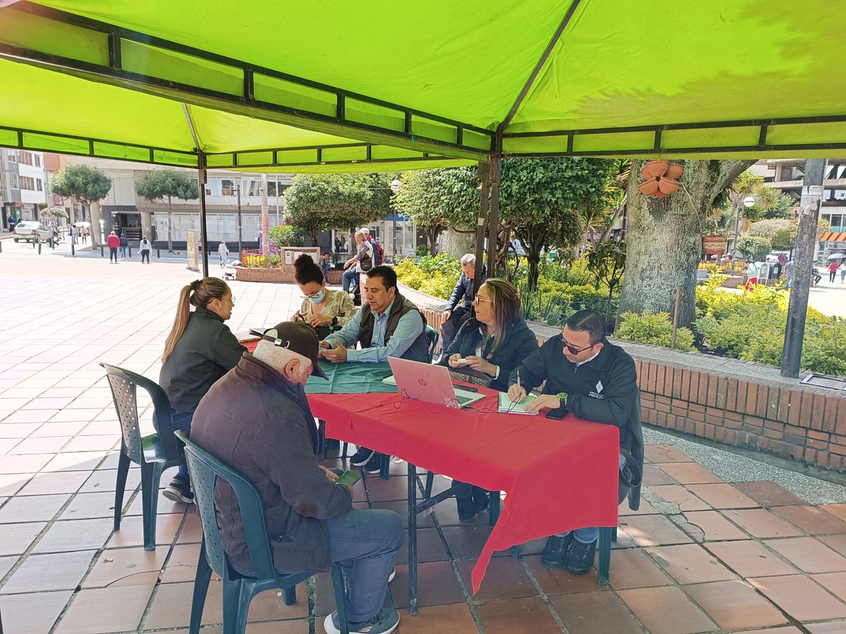fedecarboy's tweet photo. Hoy en #Paipa adelantamos la jornada #Fedecarboyalparque para servir de puente entre nuestros asociados mineros y las autoridades mineras y ambientales
@ANMColombia
@Corpoboyaca
@SeMinasyEnergia
@fedecarboy https://t.co/CA7aNUqwpz