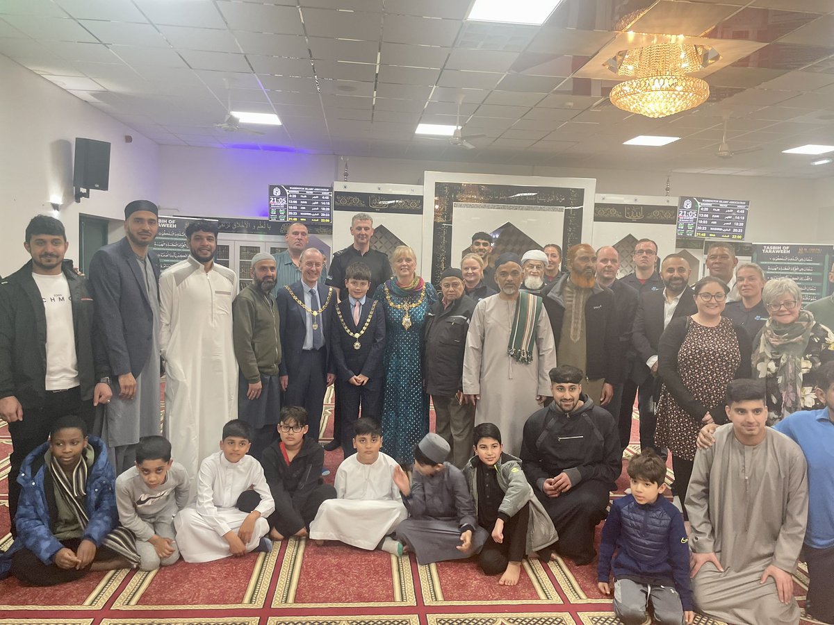HarkinKath's tweet photo. A superb evening spent with #WarringtonIslamic association at a special invite event to open fast (iftar) as part of the blessed month of #Ramadan with the community and partners. Was such an honour to be invited and part of a special evening leading up to #eid @CheshireFire https://t.co/3wtXO8dagt