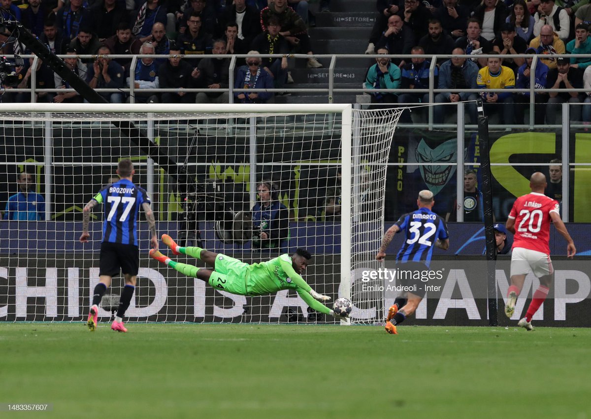 #UCL 

André Onana et l’Inter Milan file en demi finale face au Milan AC après ce match nul 3-3 face à Benfica. 

Le gardien de l’Inter va participer à sa 2eme demi finale de Ligue des Champions. 🇨🇲🧤