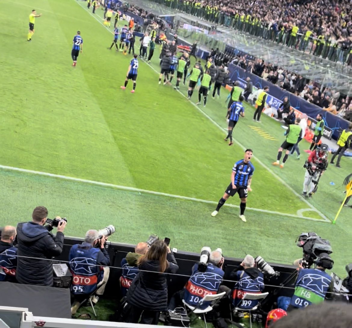 barella_burner's tweet photo. What a night, FORZA INTER ⚫️🔵 https://t.co/iNI9m0NAy9