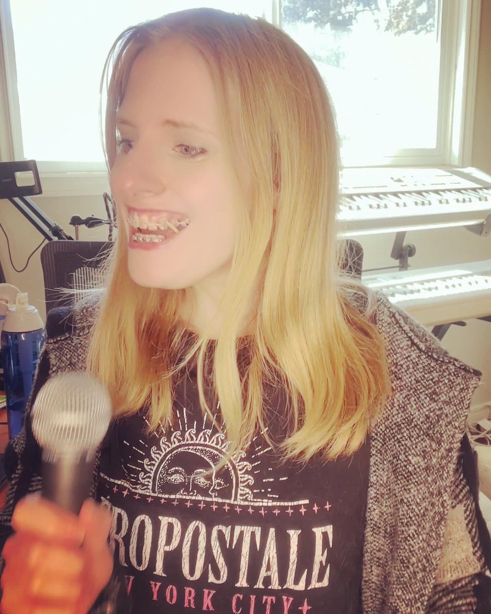 RealAnnaMarieR's tweet image. Behind-the-scenes of learning a new cover song… flashback to a few weeks ago! #practicepracticepractice #singer #keepingitreal