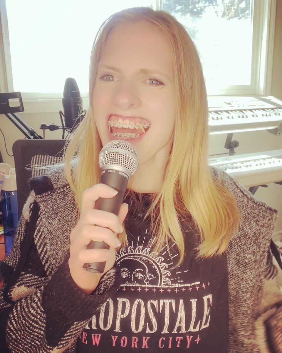 RealAnnaMarieR's tweet image. Behind-the-scenes of learning a new cover song… flashback to a few weeks ago! #practicepracticepractice #singer #keepingitreal
