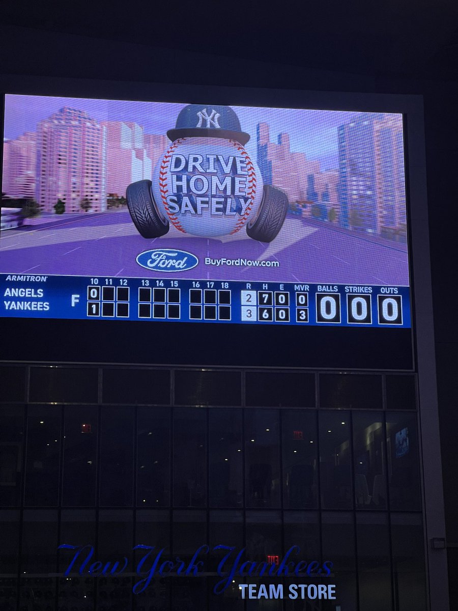 excalipoor's tweet photo. They came back and got the run at the bottom of the 9th. The Yankees win. The #yankees win!!! https://t.co/SUeUubPpz4