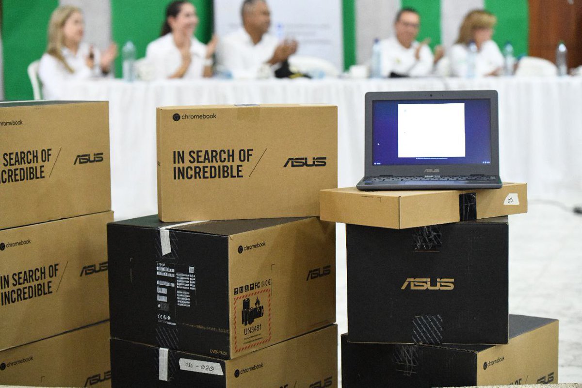 RevistaElPanor1's tweet image. #Región📰#Santander se consolida como territorio de tecnología, ciencia e innovación. Más #Computadores (93), recibieron de @GobdeSantander @MAguilarHurtado, 5 instituciones educativas de #PuertoWilches. Formación y motivación para un mejor futuro de los pequeños estudiantes.