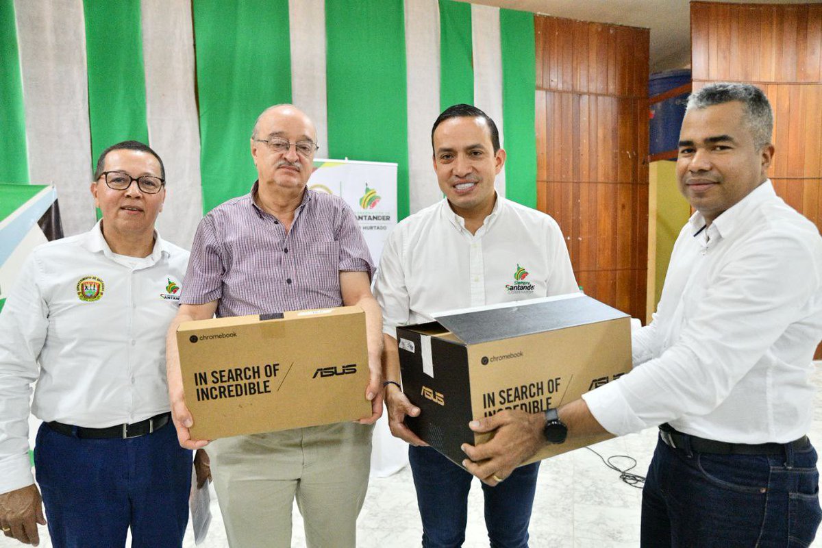 RevistaElPanor1's tweet image. #Región📰#Santander se consolida como territorio de tecnología, ciencia e innovación. Más #Computadores (93), recibieron de @GobdeSantander @MAguilarHurtado, 5 instituciones educativas de #PuertoWilches. Formación y motivación para un mejor futuro de los pequeños estudiantes.