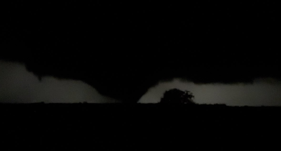 WxZachary's tweet photo. #Tornado near Etowah, Oklahoma moments ago. Screengrab from video. #okwx @VortexChasing https://t.co/1UqyMVlYTS