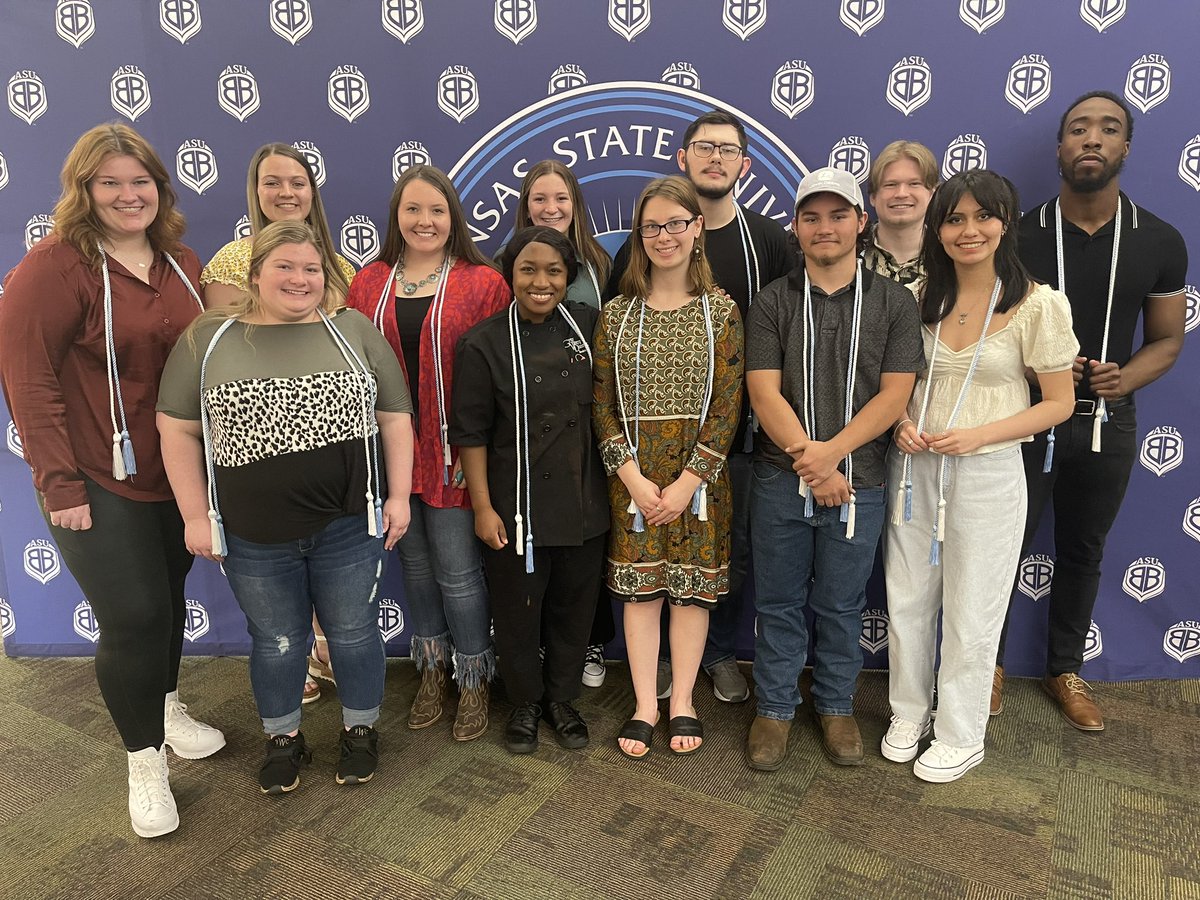 ASUBStudents's tweet image. Tonight, we hosted the annual Student Life Impact Awards Banquet. The event is an opportunity for our residential community to reflect on the past academic year. Residence hall honors, RAs, Vanguard Spirit, and Student Life Impact awards recipients were recognized. #BeVanguard🖖