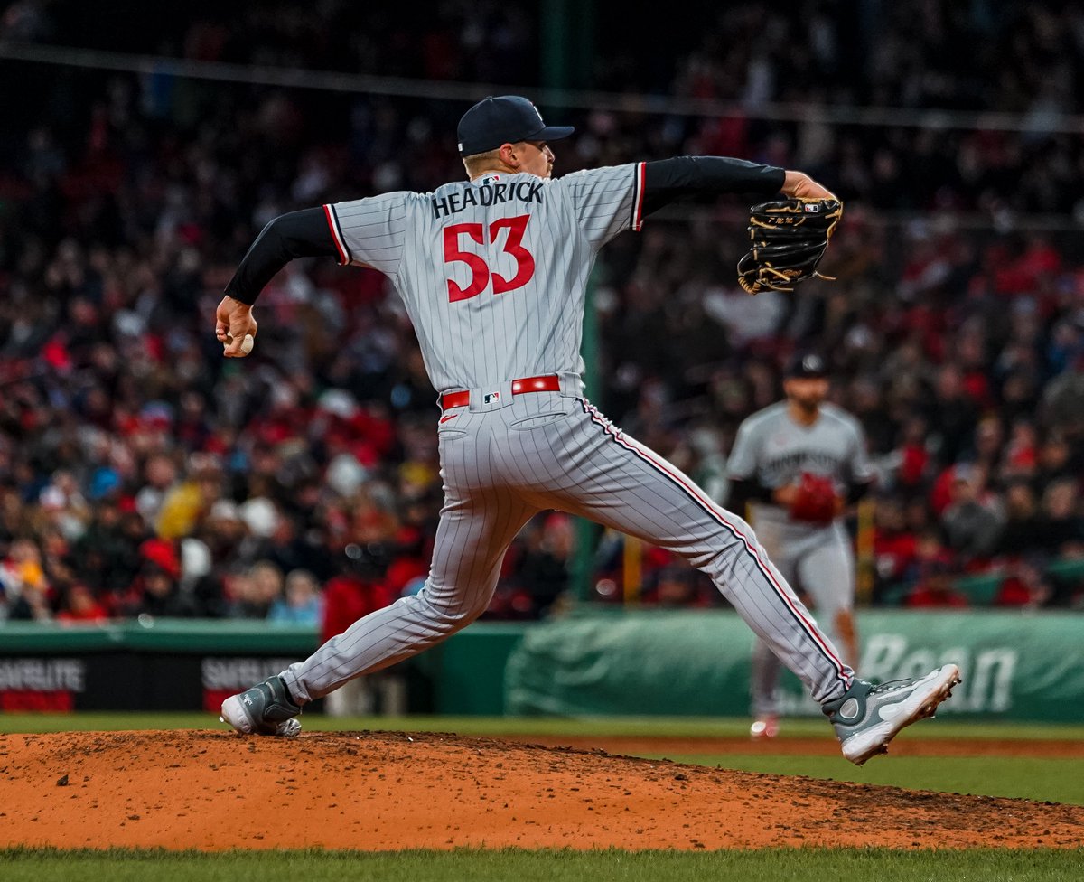 A 3-inning save? 

Memorable MLB debut, <a href="/BrentHeadrick/">Brent Headrick</a>. 🙌

#MNTwins