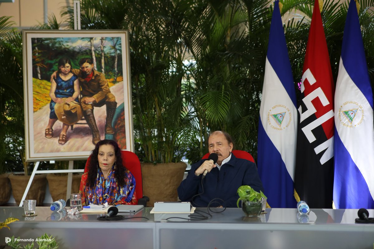 PrensaPopulr's tweet photo. El Presidente Cmdte. Daniel Ortega, junto a la Vicepresidenta, Cra. Rosario Murillo; presidieron el acto este #19Abril, Día Nacional de la Paz. 🇳🇮🕊🔴⚫

#Nicaragua de Bendición, Prosperidad, Fé y Victorias, por eso sabemos que nuestro Triunfo és la Paz. 

#LaPazNuestraVictoria https://t.co/mDqK309RyQ
