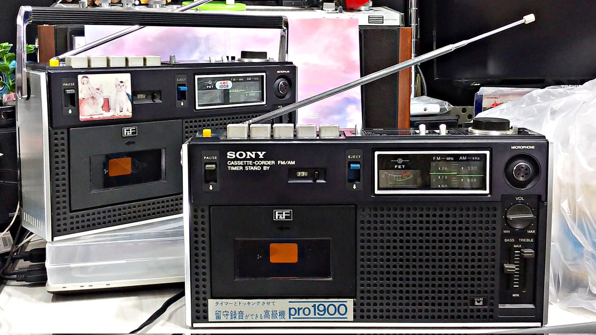 you_kun_jp's tweet photo. 2号機を入手。FM/AM受信、AFC、ラウドネス、メーター、ライト、ULMスピーカー、OK。ボリューム、トーン、ガリなし。アンテナ折れなし。モーターは回るがカセット不可。アルコールで全体をリフレッシュしました。
#ソニー #SONY #カセットコーダー #CF1900 #pro1900 #FMAM #ラジカセ #プアオーディオ https://t.co/2GsgQf91B3