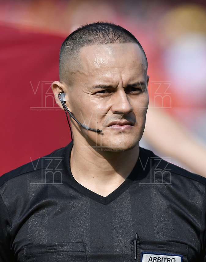 RedBullSoy's tweet photo. Fatal, nefasto por decirlo menos el arbitraje del señor Edison Ariza Ene el juego @BCHICOFCOFICIAL- @AmericadeCali Señores @Dimayor que poca vergüenza tienen en esa comisión arbitral. 
Cuando putas van a profesionalizar a ver si dejan de nombrar a tanto bruto y mediocre. https://t.co/iIq3qs6X1K