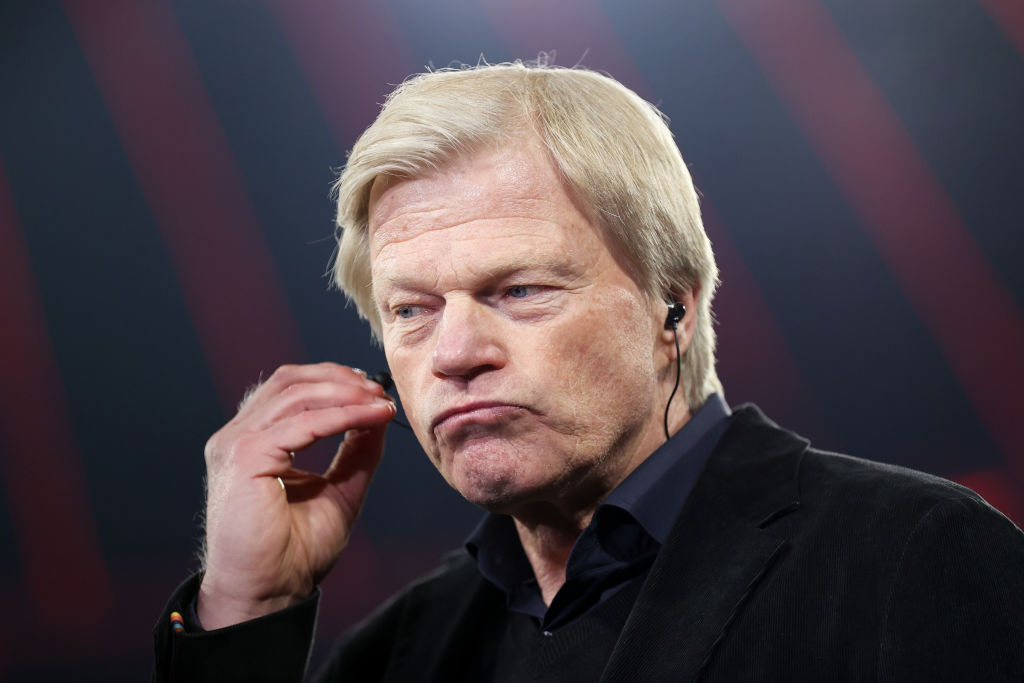 FabrizioRomano's tweet photo. Oliver Kahn on Bayern missing a traditional striker: "We saw one (striker) yesterday but unfortunately he wasn't playing for us..." 🔴 #FCBayern

"There aren't many #9's like Lewandowski", he added.

Bayern will be in the market for a new striker in the summer, for sure. https://t.co/d5xaWmZogx