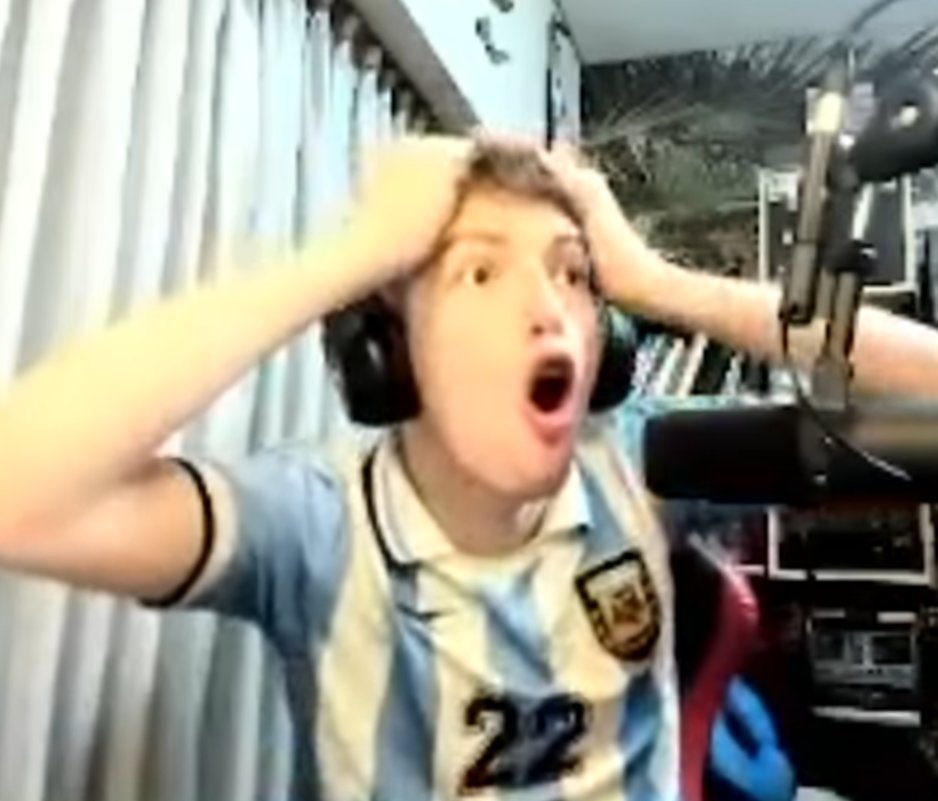 ccswiftieee's tweet image. yo cuando entré hoy al grupo (estaba comiendo milanesa napolitana)🐈‍⬛