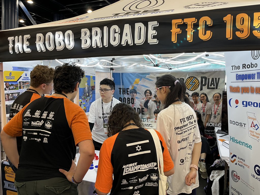 TheRoboBrigade's tweet photo. Our team had lots of fun at First Tech Challenge Worlds Day 1 at Houston Texas!! https://t.co/OpULgyxlJ5