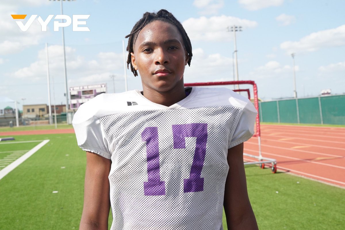 vypehouston's tweet photo. Class of 2026 Morton Ranch (TX) WR Tyler Williams has the Mavericks Staff excited.
Williams at 6β2 already looks the part of a big time playmaker. Has good hands, good speed, physical after the catch. Still raw but the ceiling is high. #txhsfb https://t.co/12ijKt7o8L