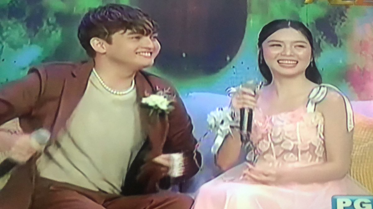 CapiliAnne03's tweet photo. Grabe bagay na bagay kau @francinecarreld @imsethfedelin  
#FranSeth 
#franseth4yearsoflove 

FRANSETH MB PromDay https://t.co/XqFbKgCFPl