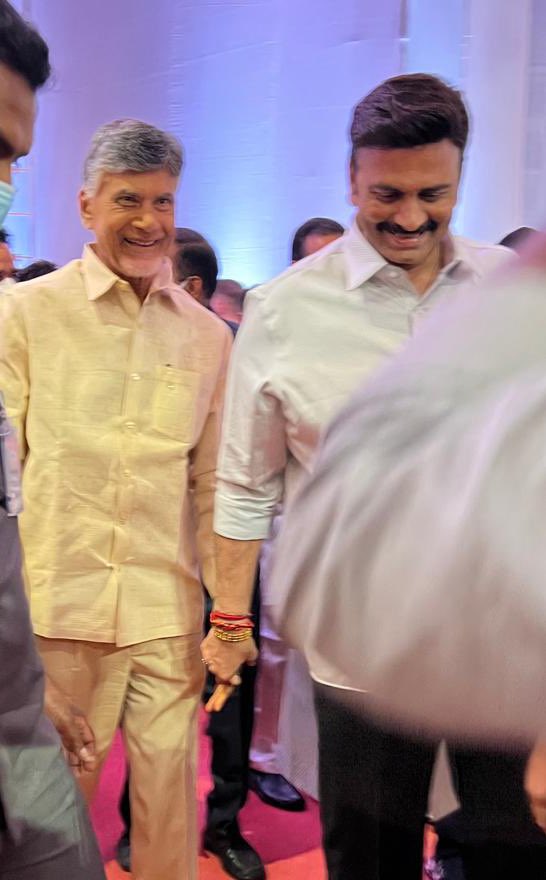 KRaghuRaju's tweet photo. మాజీ ముఖ్యమంత్రి, తెలుగుదేశం పార్టీ అధ్యక్షులు శ్రీ @ncbn గారికి హృదయపూర్వక జన్మదిన శుభాకాంక్షలు. వారు నిండు నూరేళ్లూ ఆరోగ్యంగా సంతోషంగా జీవించాలని, ఇలాగే మరెంతో కాలం ప్రజా సేవలో ఉంటూ ప్రజల ఆకాంక్షలు నెరవేర్చాలని మనస్ఫూర్తిగా కోరుకుంటున్నాను. 💐 https://t.co/TQp7Ii5Hjs