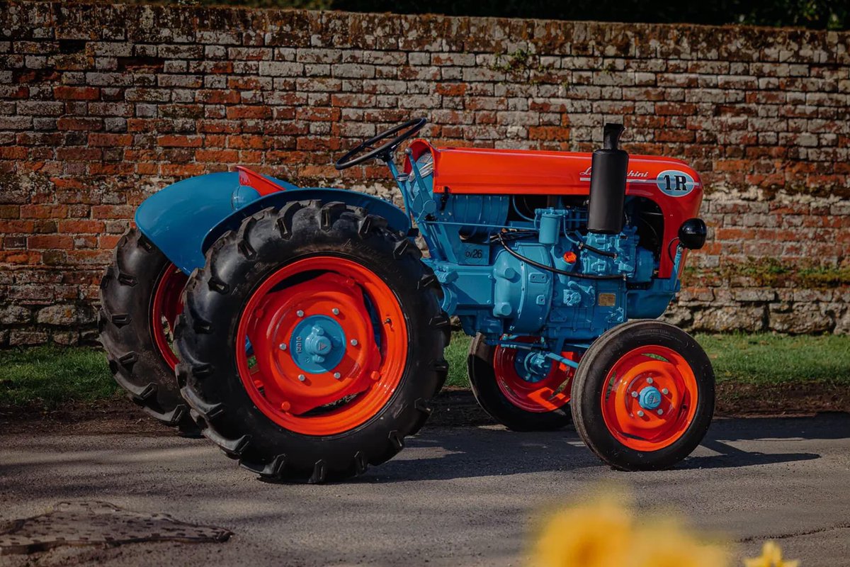 HS2_QRK5_s9's tweet photo. นี่คือ 1964 Lamborghini 1R tractor
#Unlockmen https://t.co/mtkb4GVpoc