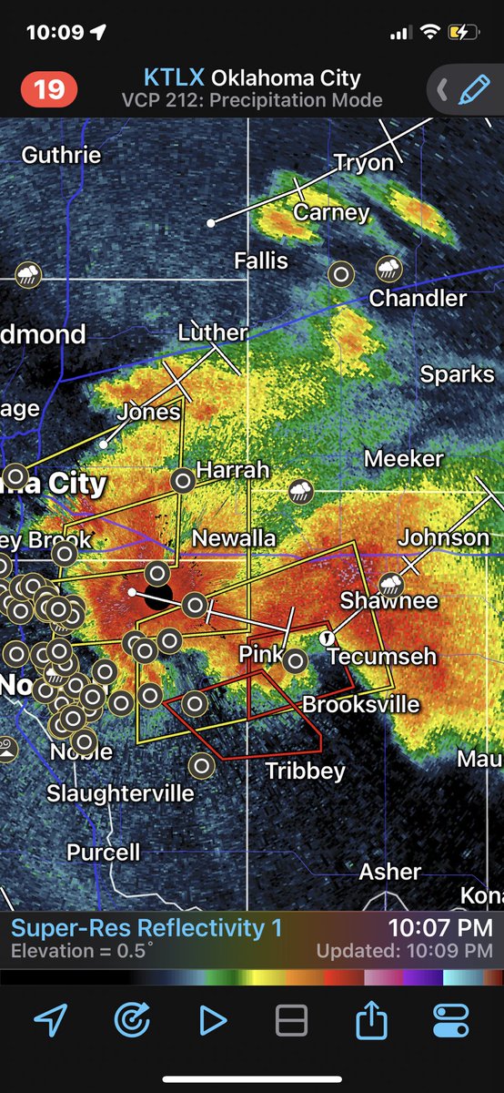 ChristianEthe12's tweet photo. @tornadicwonder Like What in the world is happening there… theve been HAMMERED on and on today https://t.co/UOaBFoJOOc