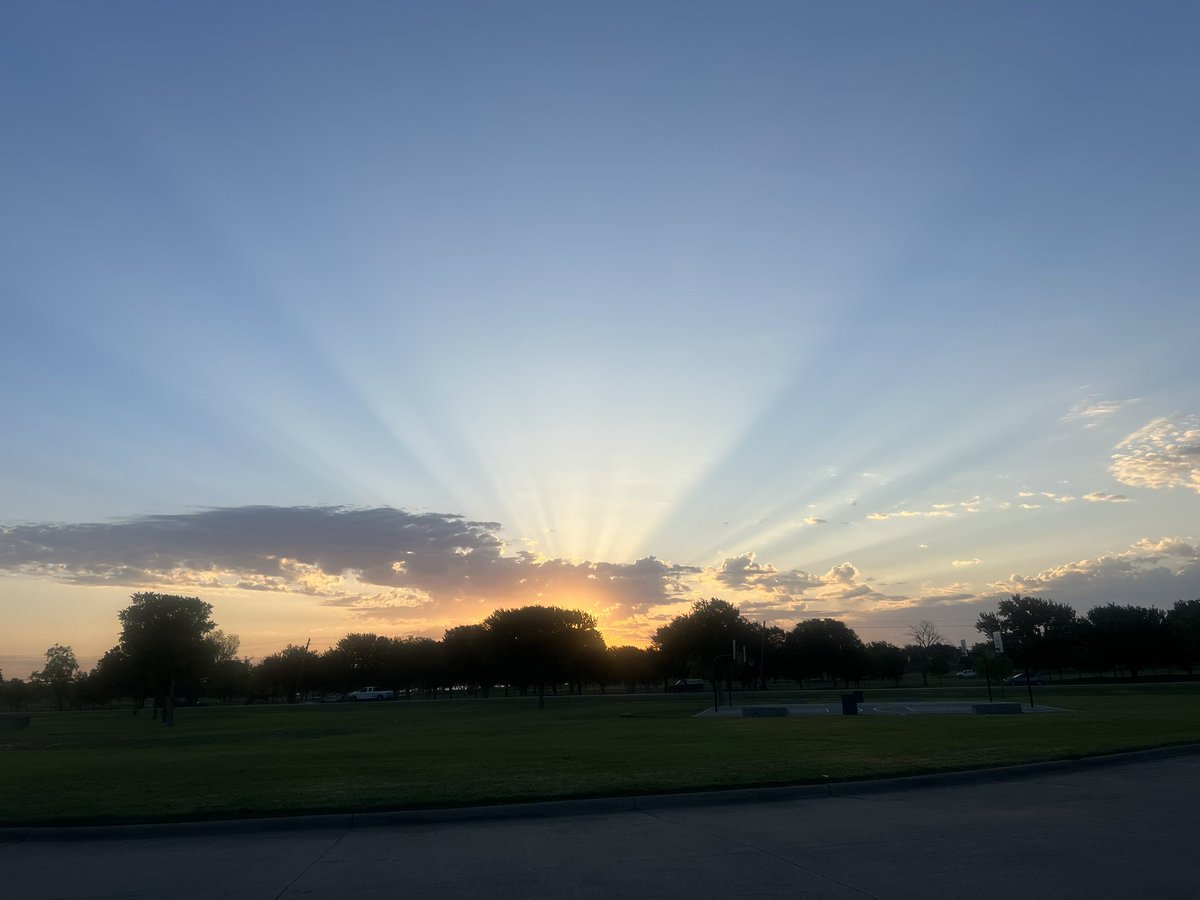 that_texas_boy4's tweet photo. Sunrises are a reminder that light always comes after dark. Success comes after failure. Joy comes after pain. https://t.co/3WNJTrEYrC