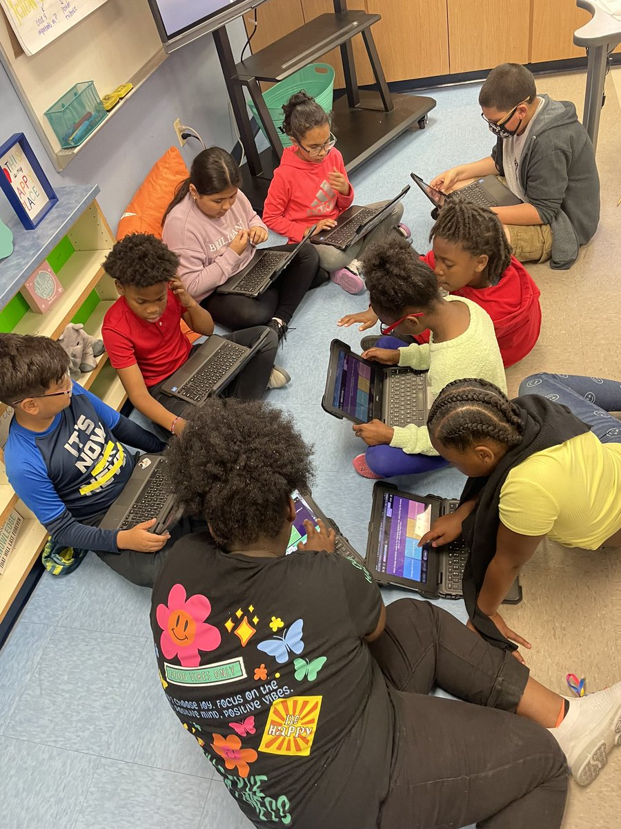 RangeElementary's tweet image. 4th graders caught being awesome!🤩

“THESE KIDS WERE SO AMAZING REVIEWING FOR STAAR TODAY! Everyone was engaged, discussing, and most importantly, helping each other get better!! 🧡🙌🏻💪🏻”- Mrs. Fletcher @mesquiteisdtx #neverlessthanyourverybest
