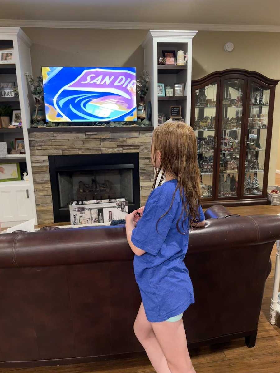 ohhappydillon's tweet photo. Played in her game tonight and made me rush home to be back for the kickoff of @sandiegowavefc - their biggest fan 🥰 https://t.co/vLa30nGMC3