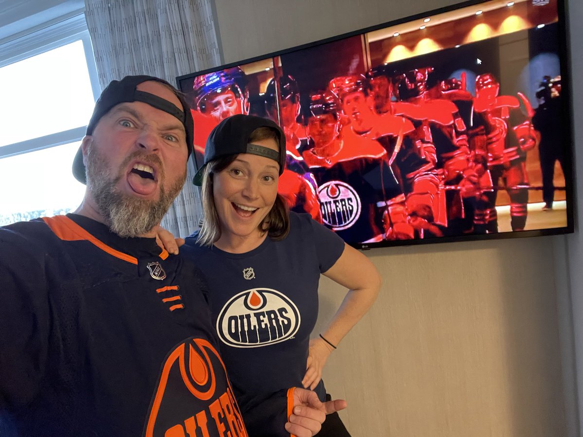 craftbrewjester's tweet photo. I e got support tonight !!! And we got our rally caps on . #LetsGoOilers #GoOilerGo #Edm #YEG #Oilers #OilersNation #OilersRoleCall https://t.co/DYcEZcSUcU