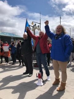 jenncarr's tweet photo. When the government said it was forcing everyone back to unprepared offices to increase collaboration, is this what they had in mind? 

#Solidarity ⁦@psac_afpc⁩ ⁦@CAPE_ACEP⁩ https://t.co/LVfGwABVoG