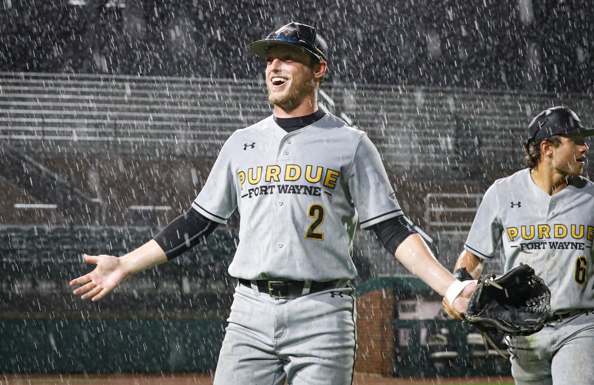 Some snaps from tonight's win over Michigan State

Credit: Sarah Smith 

#FeelTheRumble #HLBASE